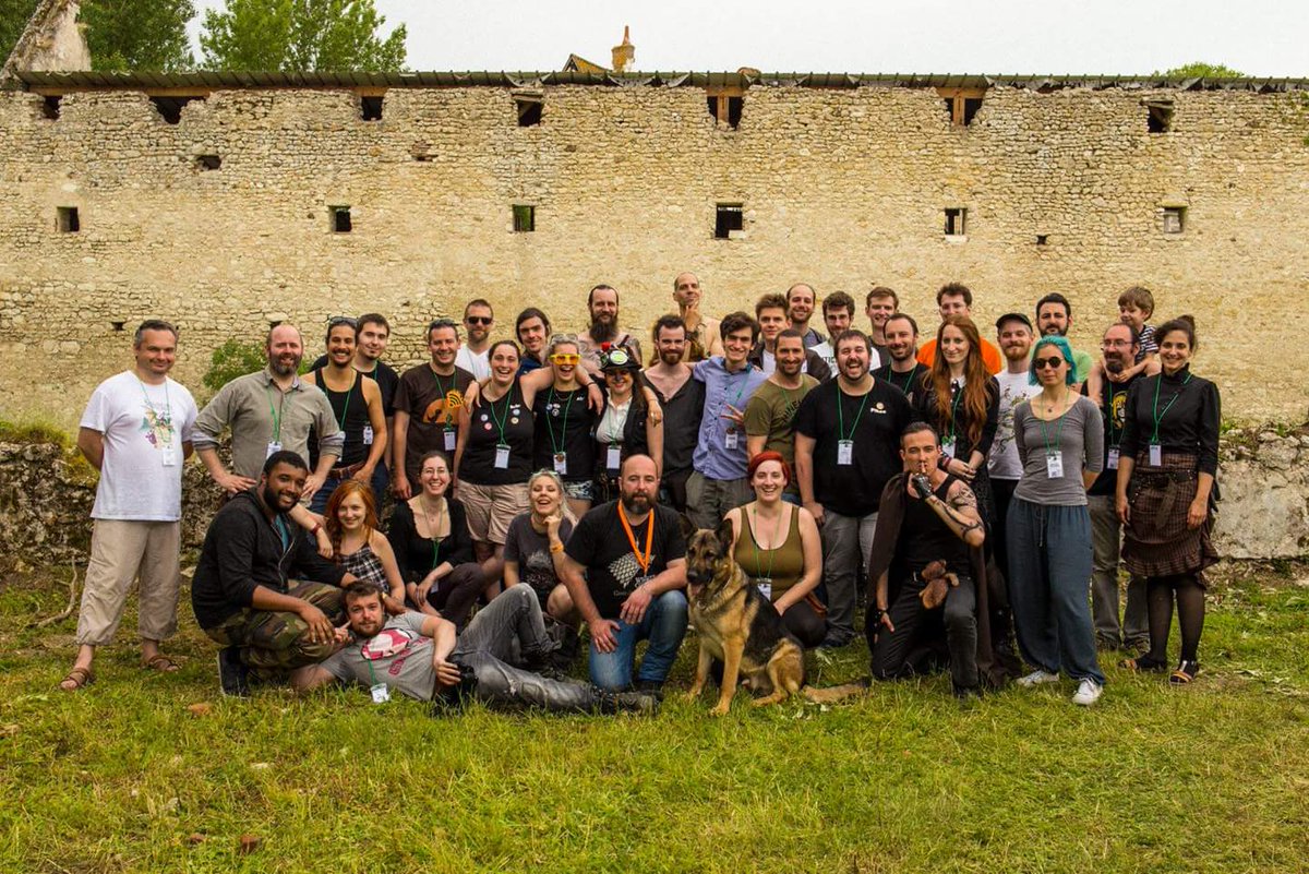 ParadigmaWS's tweet photo. Super expérience pour l'équipe, qui revient d'un week-end génial aux @GeekFaeries ! Pleins de rencontres avec des festivaliers, des #Webseries, et une motivation toujours au top ! 😉 Préparez-vous, la suite arrive... L'univers #Paradigma entame seulement sa longue épopée ! https://t.co/rd1HBoQX9g