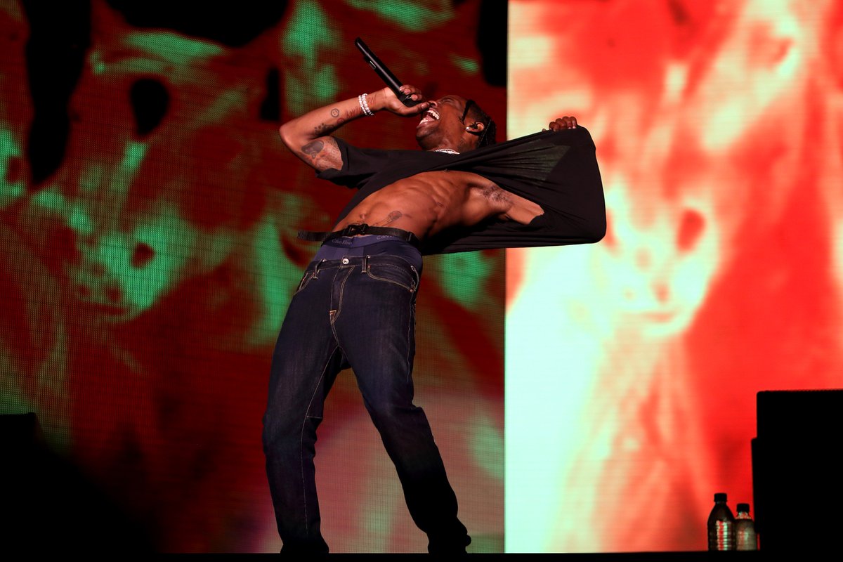Pigeons Planes On Twitter Travis Scott Headlined Nyc S Governor S Ball On Saturday He Opened With Unreleased Track Stargazing And Played Fan Favorites Like Mamacita And Antidote As Well As Collabs Like