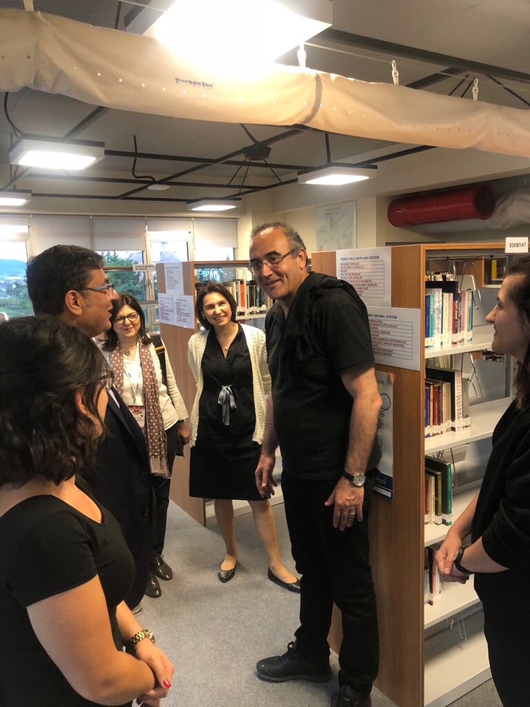 Sayın <a href="/SunayAkin/">Sunay Akın</a> İELEV Özel Lisesini öğrenci ve öğretmenlerimizle birlikte gezdi. Birazdan “Sunay Akın ile Görçek” başlıyor... #thejugendfest #thejugendfestegitmekistiyorum #ielev