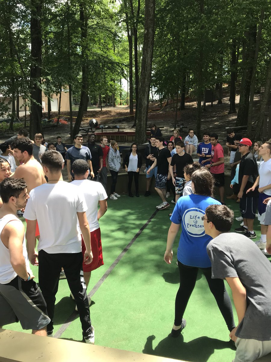 Intense game of Gaga bringing <a href="/marlboroHS2018/">Marlboro Class of 18</a> together 👌🏻- fun day at Black Bear 🐻!