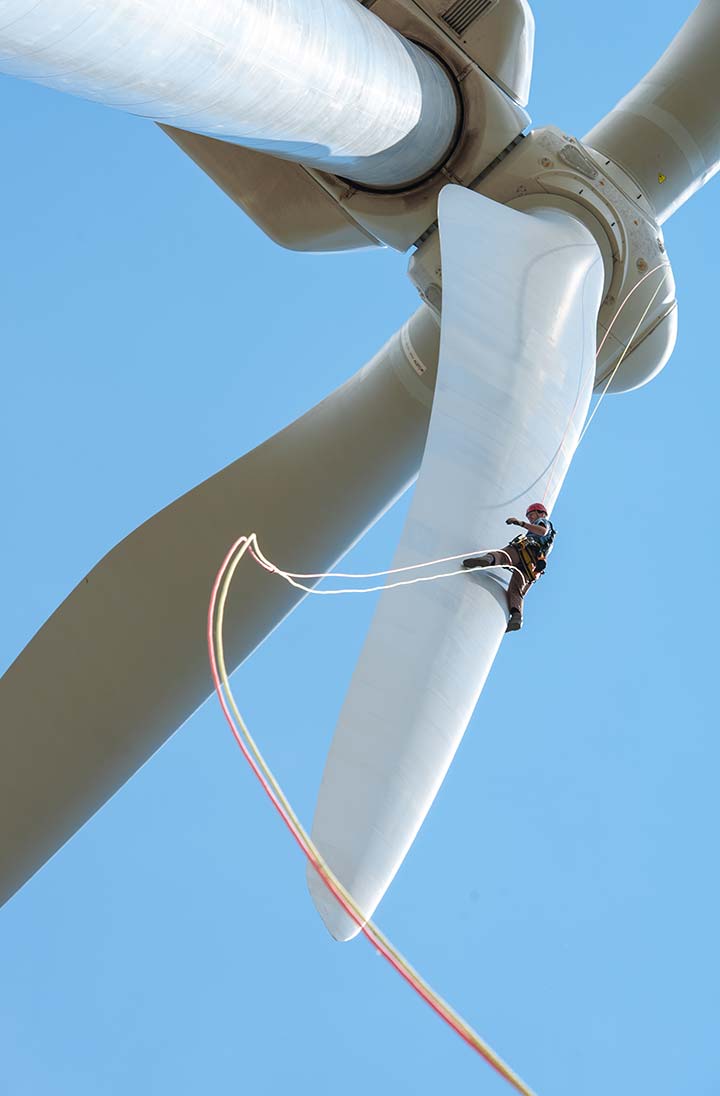 NatLabRockies's tweet photo. NREL says goodbye to one of our most iconic research wind turbines - the gigantic @generalelectric GE 3-MW - leaving behind a legacy of knowledge gained from a multiyear industry partnership for our #WindPower future ➡️ https://t.co/ShCBggjo4p https://t.co/zeJaUEW3hf