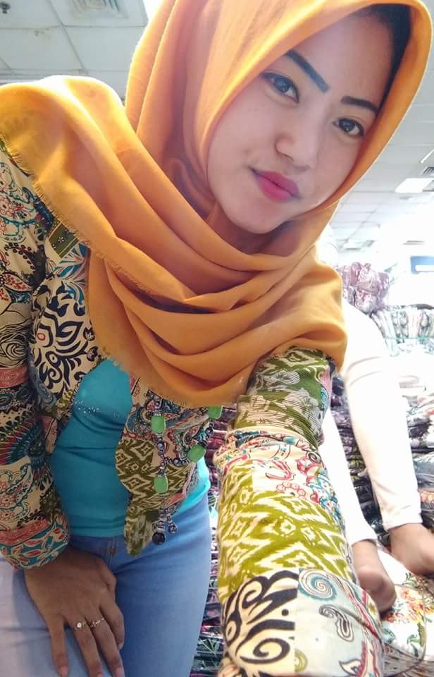 maryati221's tweet photo. lagi krja selfi dlu ngilngin stres https://t.co/qkwOUH4kdC