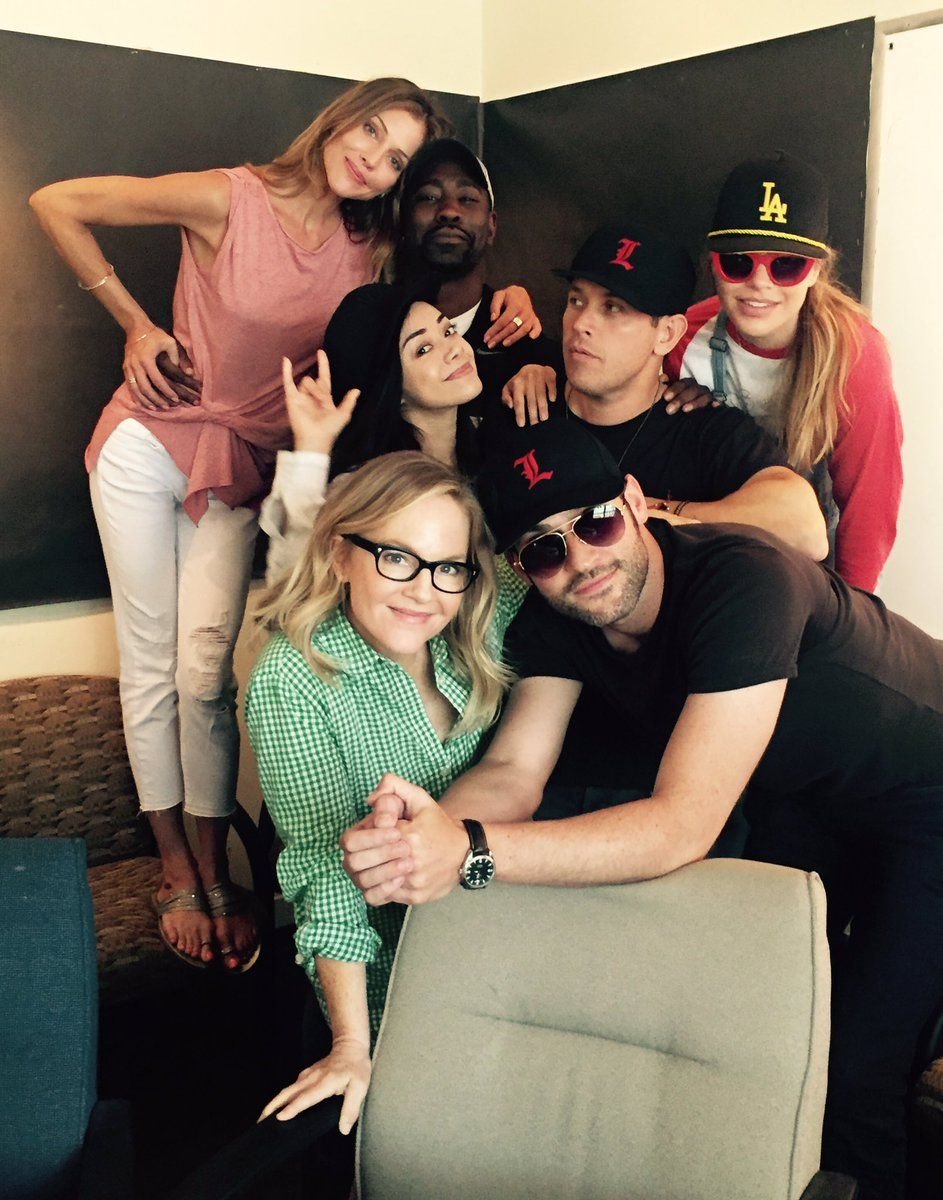 TomEllis_Spain's tweet photo. Give the cast, crew and writers some love. Show them your support, Lucifans. Right now it is important to remind them how much we care about them. They're doing their best and we should thank them for that! Spread positivism ♥ #Lucifer #SaveLucifer https://t.co/0xHCM0AKyH