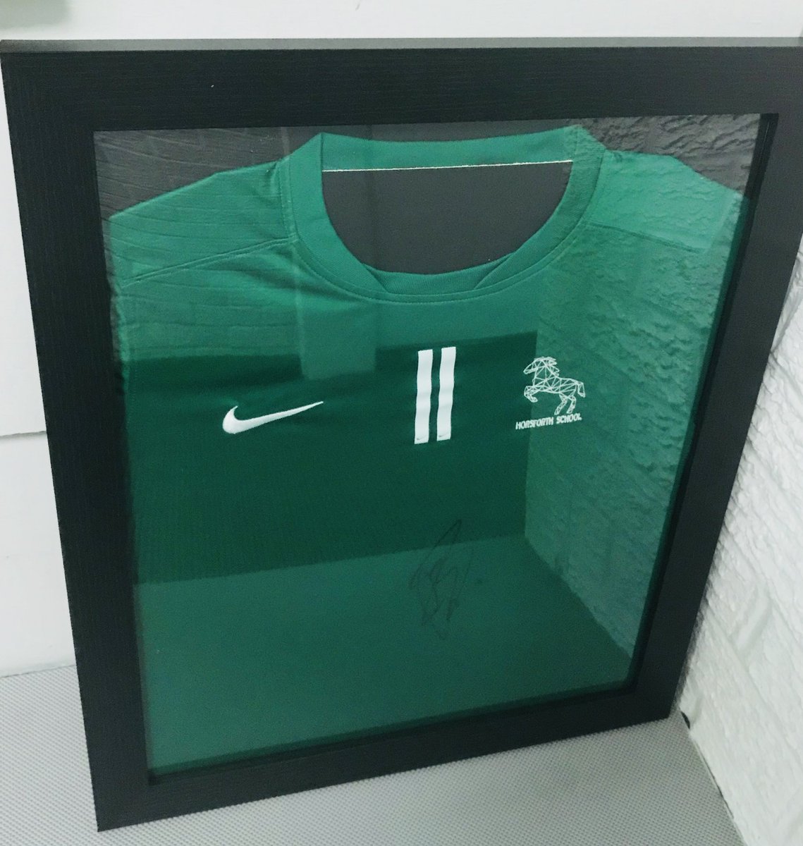 HorsforthSports's tweet photo. Sports Dinner - 8th June - Here are some more items from our auction on the evening - items including Leeds rhinos signed ball and shirt, Bale signed Horsforth top, Anthony Joshua signed glove, Robert Green signed gloves and much more! https://t.co/AuhmNyyzqU