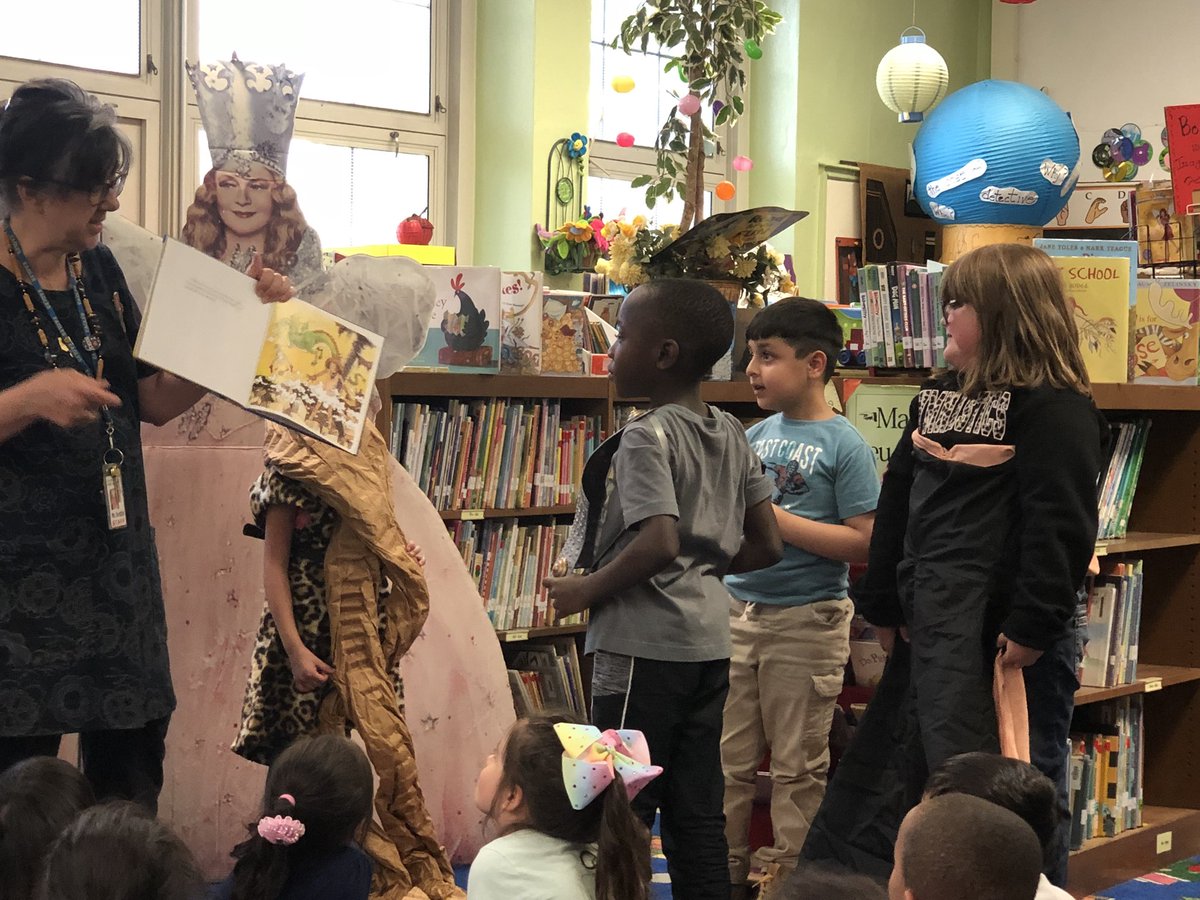 VanMetreKinder's tweet photo. Always love the annual re-enactment of the Paperbag Princess in library. @SlackwoodSchool @JayBilly2 https://t.co/xOfj4oresr