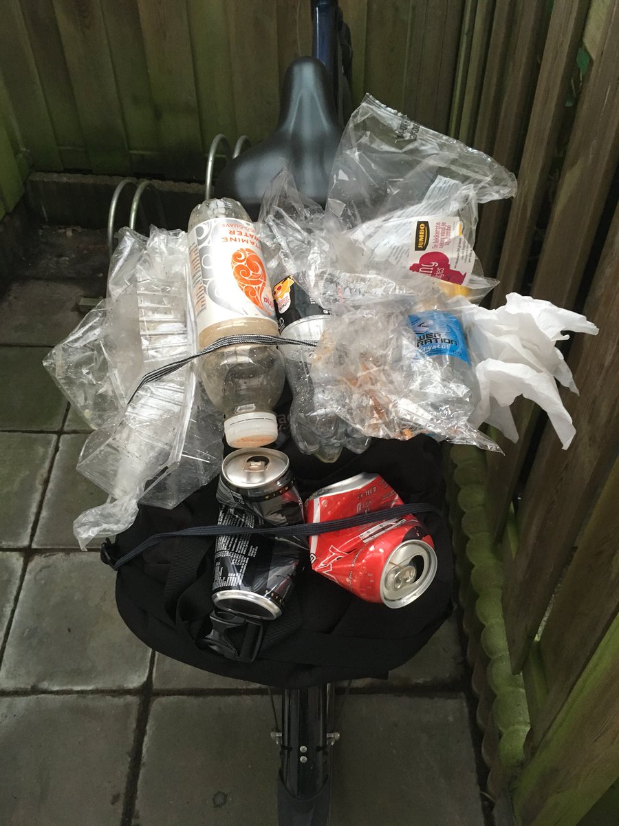 BIjbema's tweet photo. Wanneer komen er blikvangers of prullenbakken langs de ‘fietssnelweg’ tussen Zuidhorn en Groningen? @provgroningen @gemeentezhorn #zwerfafval #eenhelehoopplastic #plasticsoep https://t.co/aFUwV1GSsV