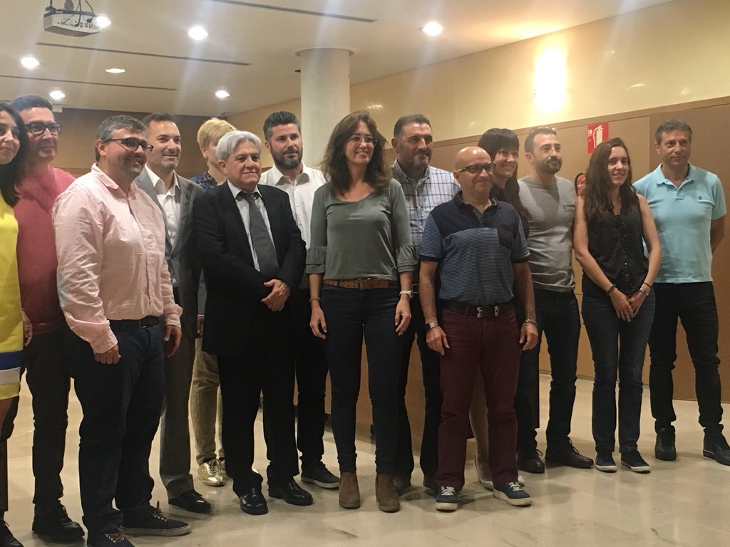 PPTavernes's tweet photo. 🏅 Enhorabona a Josep Fernàndez Peris pel seu nomenament com a fill adoptiu de la nostra ciutat, així com a tot l’equip de la .@CovaBolomor per la seua tasca 👏👏👏 https://t.co/7ZAIppzbiS