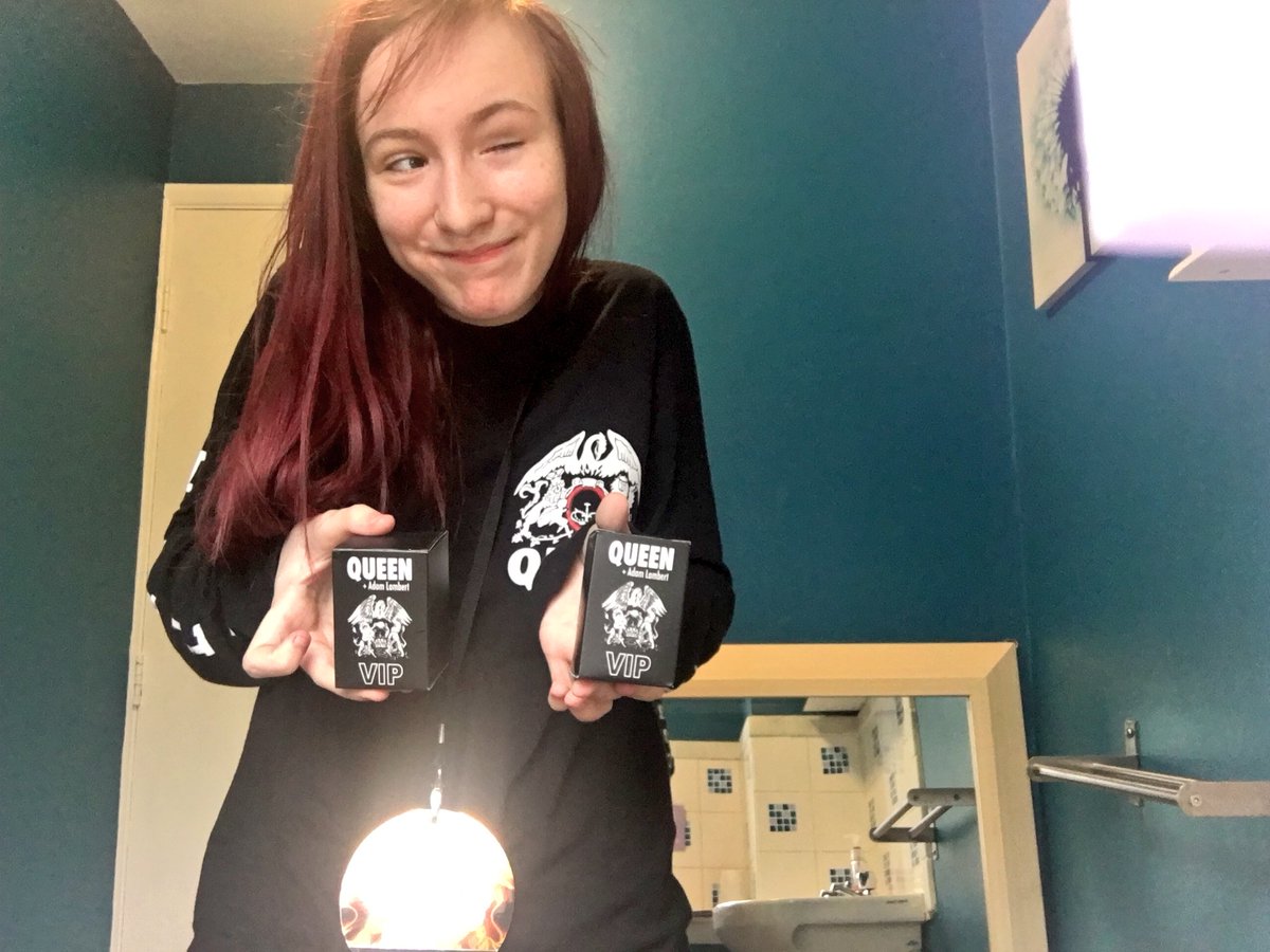 emmygirl2912's tweet image. #MerchVibes loving life 😚 @adamlambert @QueenWillRock 🙌🏻♥️