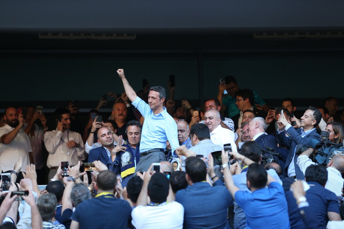 Yarın 18:00’da stadımızda mazbata töreni düzenlenecek. Taraftarlarımız Fenerium alt ve üst tribüne giriş yapabileceklerdir. Törenden hemen sonra başkanımız Tofaş maçı için Ataşehir’e basketbol salonumuza geçecek. #AliKoçBaşkan