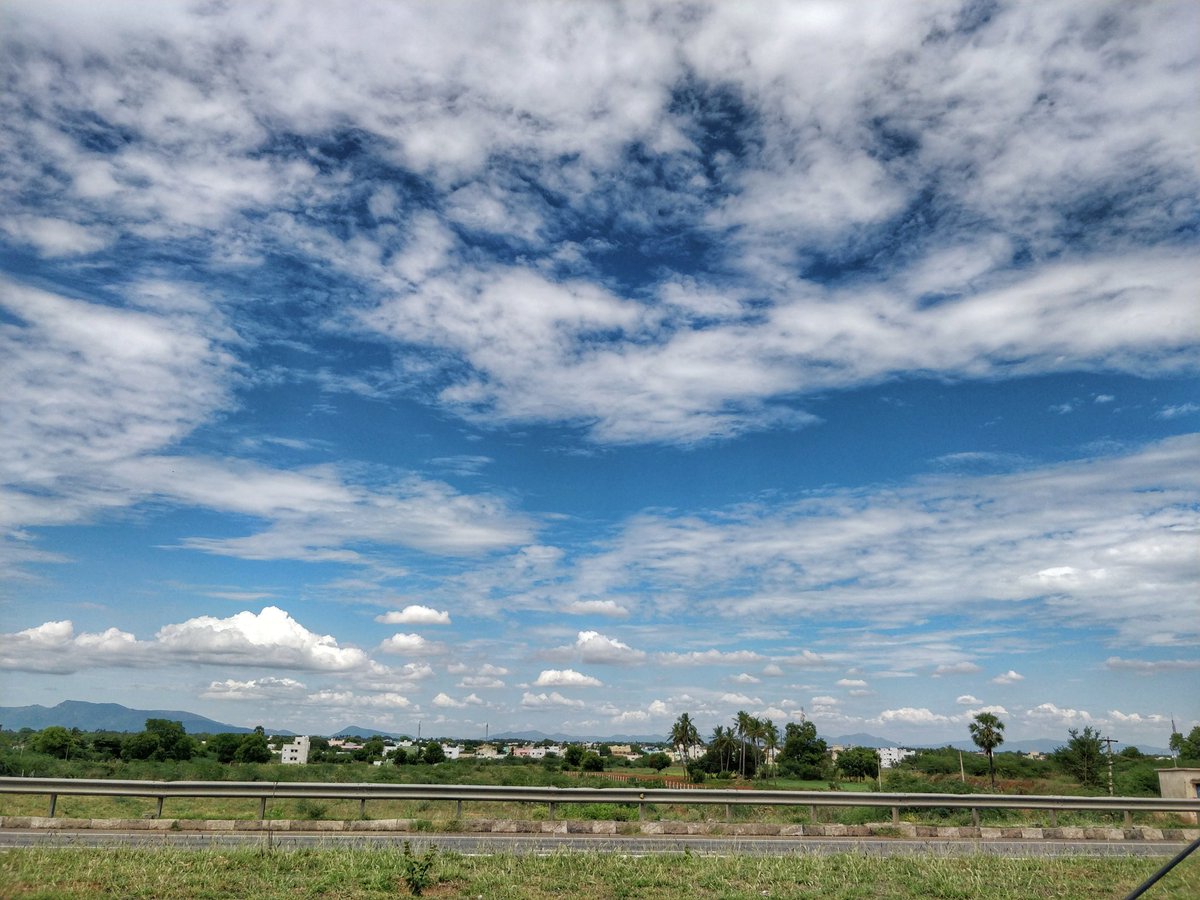 ssami's tweet photo. #ChasingMonsoon Road trip from #Madurai to #Bengaluru @ChennaiRains @BngWeather - #Madurai to #Karur stretch #vadipatti #dindigul #aravakurichi https://t.co/nWRimYhpD2