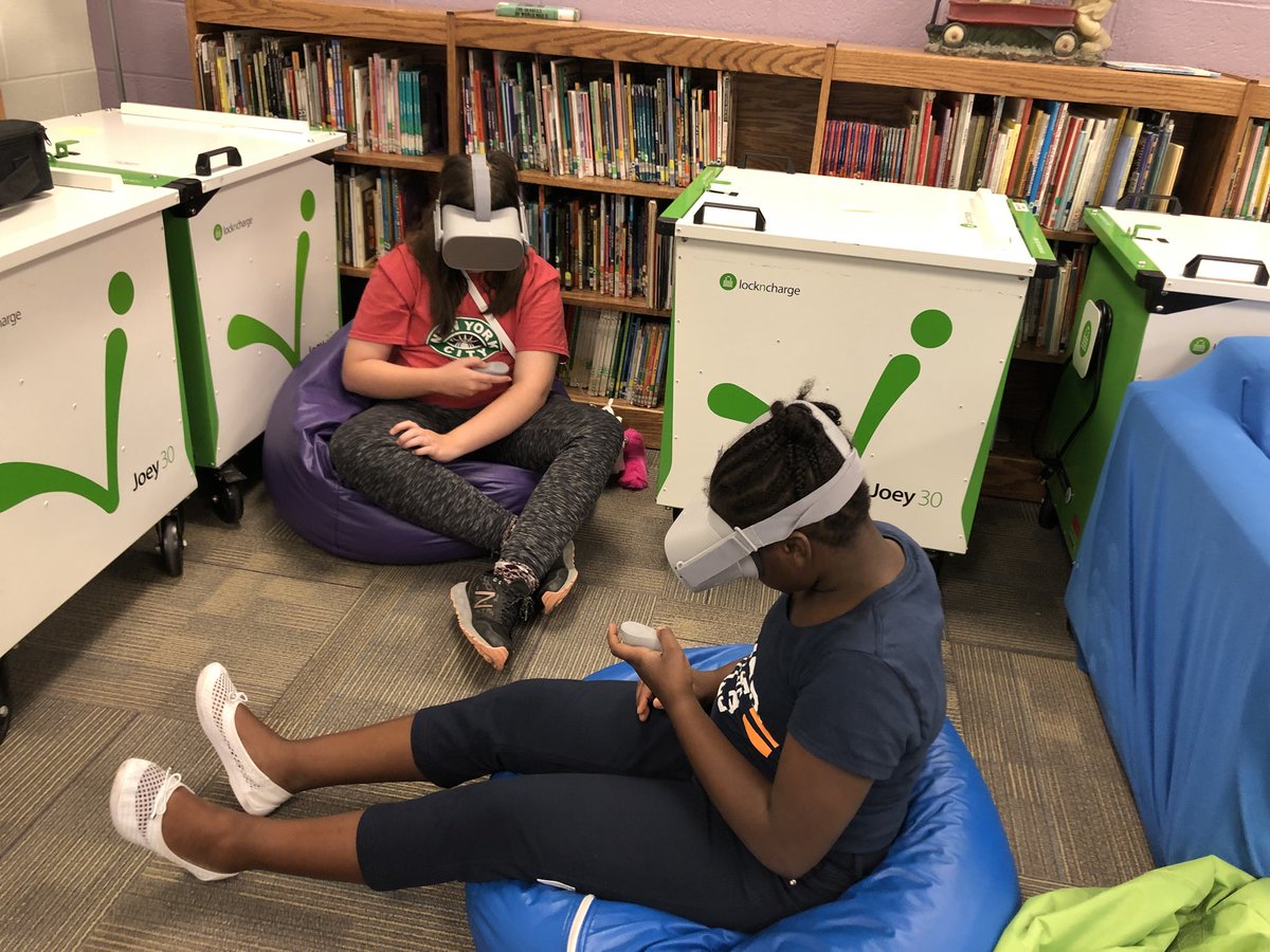 AmandaFoxSTEM's tweet photo. Afternoon camp is #ARVRinEdU! We are exploring #Oculus #GoinEdu apps and @cospaces_edu #cospaces! #steampunksedu #ervr #thebodyvr #epicrollercoasters https://t.co/6MQdvxtH7q