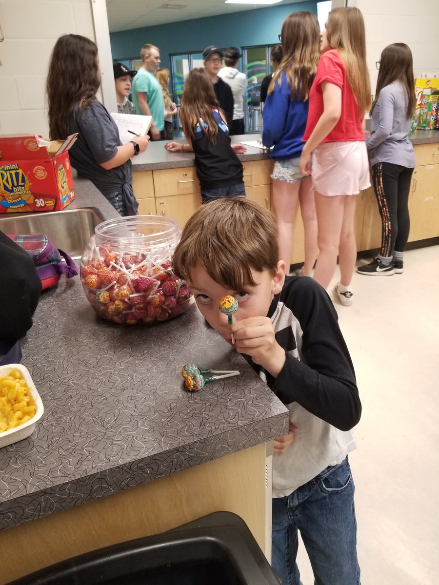 MrAndersonEDU's tweet photo. Grade 2 students assisting #prescottpsd70 drama students with "Snack Shack" to raise money for the Iqaluit Food Bank. #psd70 #realworldlearning #globalcitizens https://t.co/PaiVHPNNOf