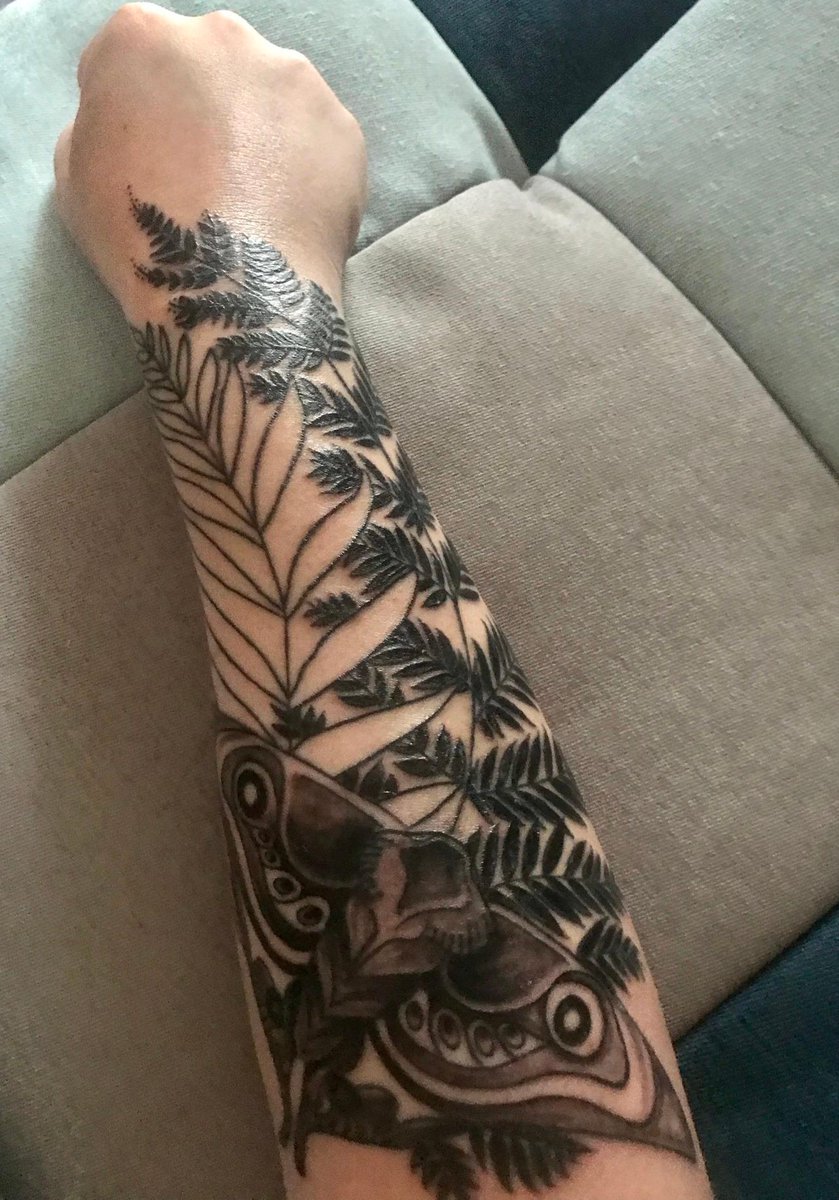 Naughty Dog on X: Ellie's tattoo IRL. Thanks to Alina for sharing your The  Last of Us Part II-inspired tattoo! Share your own fan art, cosplay, and  more here:   /