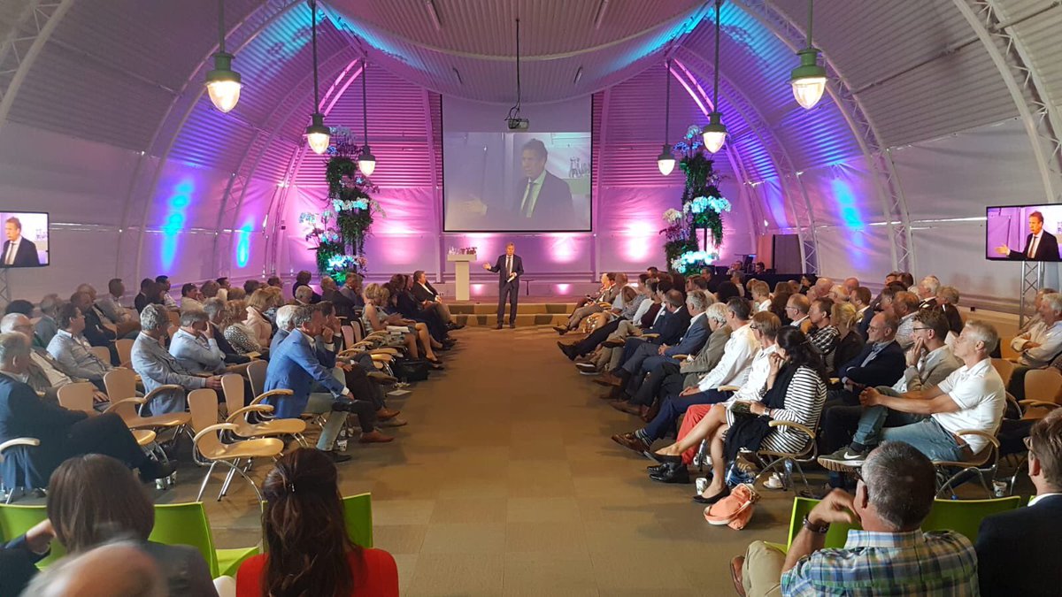 "Transities ontstaan zelden vanuit stuurgroepen. transities ontstaan uit doorbraken, door kleine groepjes frisdenkers en doorbrekers waar niemand het mee eens is...." <a href="/janrotmans/">Jan Rotmans</a> op jaarevent 2018. <a href="/GreenportWest/">GreenportWestHolland</a> 
#nextgreenport