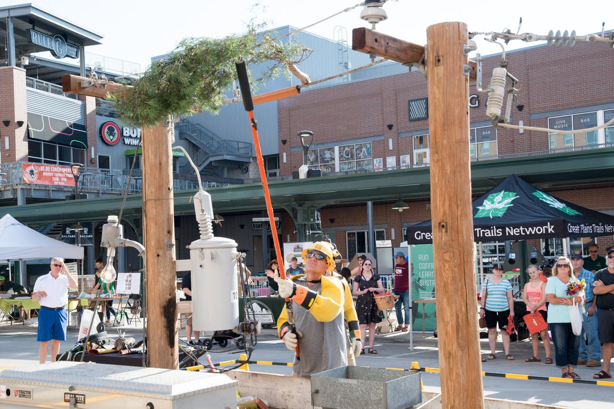 ShayneEnergyPro's tweet image. RT @LESupdates: We had a great time Saturday at the Safe Kid's &amp;amp; Health Fair event in The Railyard ! Our linemen had a great time performing our high voltage demo and teaching kids about safety! 1011now.com/content/news/K…

#PublicPower #Safety #Community