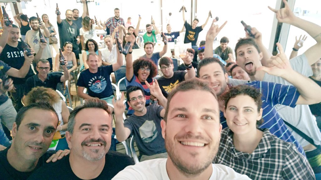 Este es el ambiente de una #hbCadiz, y este Viernes celebramos otra. Te apuntas? Es gratis, hacking etico + cerveza eventbrite.es/e/entradas-hac…