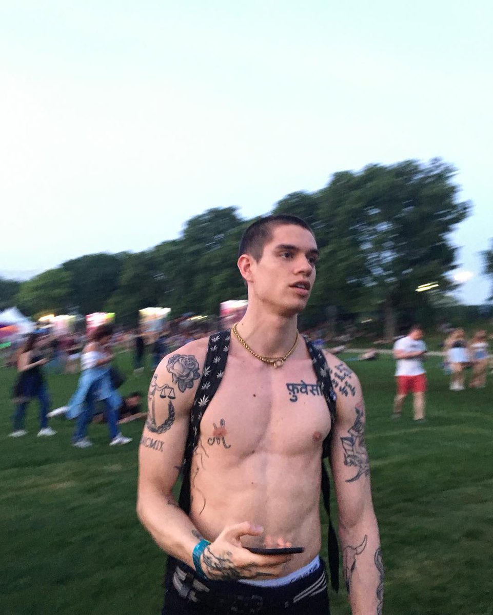 NewYorkModels's tweet photo. GOV BALL 2018 ☀️🎶 Our music-loving models were out this weekend for sun and fun at @GovBallNYC including #ManuelaFrey, #BriandeSouza, #PrasadRomijn and #SiennaRaine! #GovBall2018 #NYMMWomen #NYMMMen #NYMMNewFace https://t.co/MnCFsCuemL