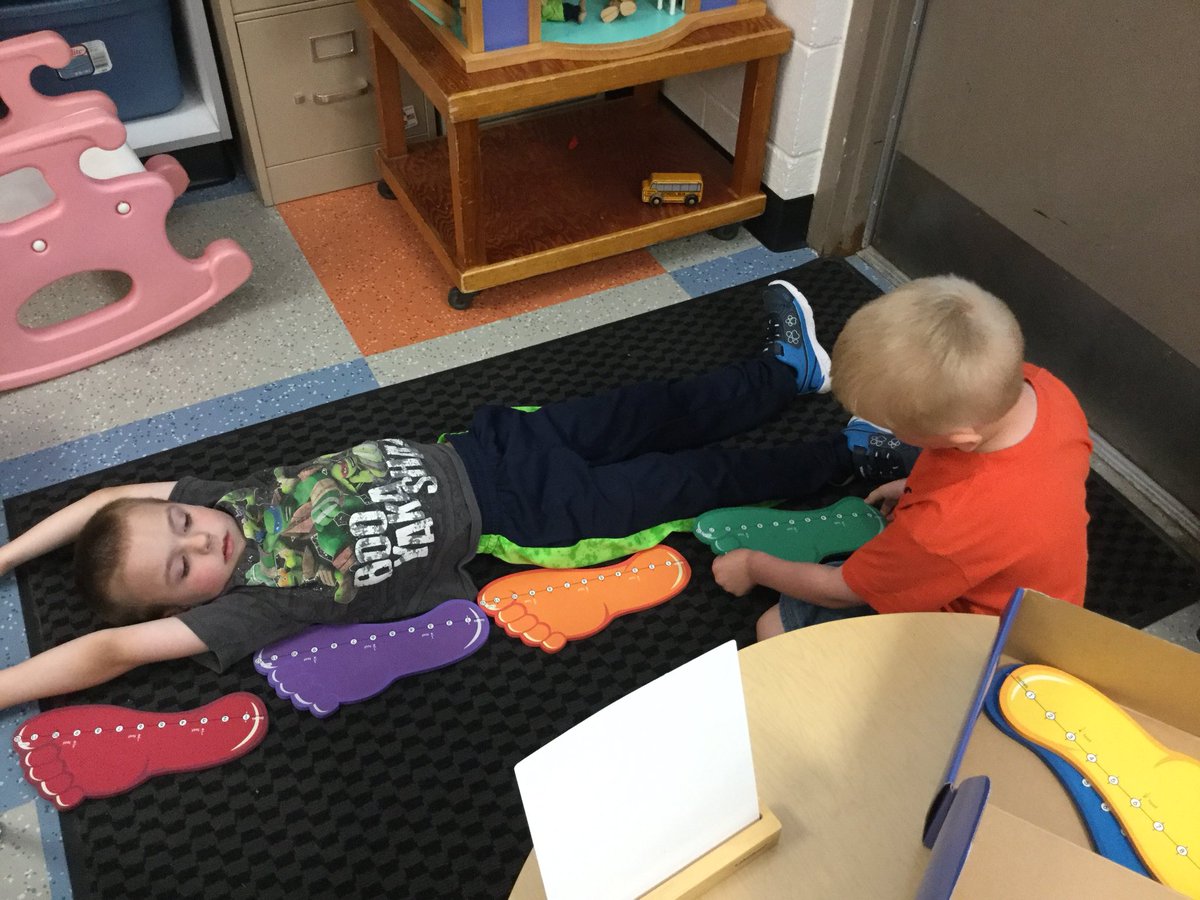 MrsGoetzKinder's tweet photo. Measuring by length.  @WausauFranklin @WausauSchDist https://t.co/gt0kR3wtRX