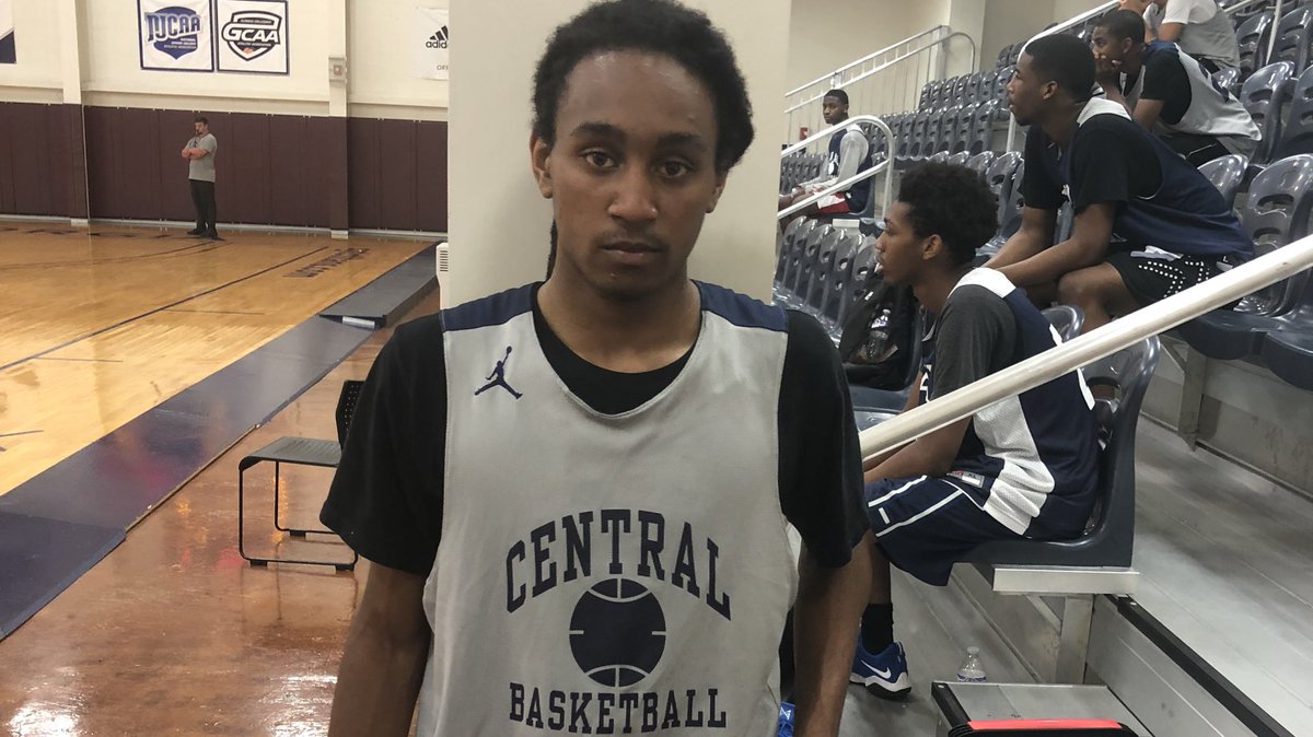 OntheRadarHoops's tweet photo. Darius Dunn fills up the stat sheet, he plays hard on both ends of the floor

Offensively, he was able to get into the paint to finish and made shots from multiple levels https://t.co/Kml3C01Jkc