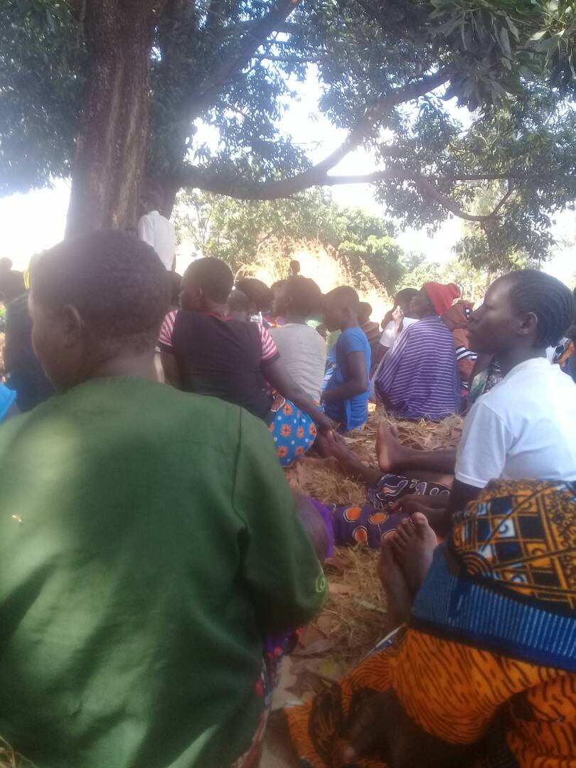 JumanneRois's tweet photo. Hapa tulikuwa kwenye mkutano wa vitongoji viwili #karundo (A) na (B) tukiangalia changamoto za jamii zetu leo 4/6/2018 nakujadr namna gani tuta zitatua ktk kijiji cha #kigendeka @billmarwa @seth_illomo @JosephKajuli @amini_rocky @VMpambije https://t.co/QfcTSzBF03