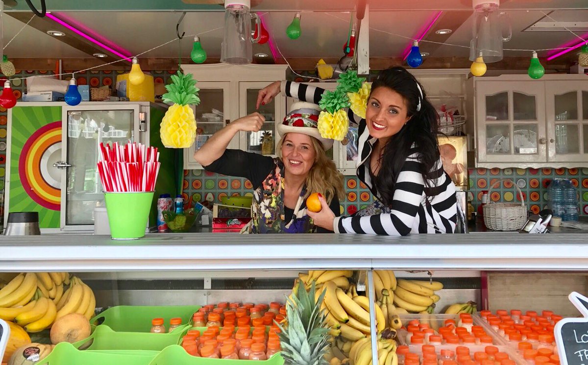 BlenderShakeit's tweet photo. We zitten weer bij de genomineerde van #24Kitchen #Foodtruckaward.
Het zou zo leuk zijn als we na 2 x finalist ook eens echt de titel te winnen. :-)
Wil je ons helpen? 
Breng je stem hier uit op #Shakeittillyoumakeit

https://t.co/hbTpRtQzk6

Bedankt alvast!! https://t.co/gmTlQEUPn7