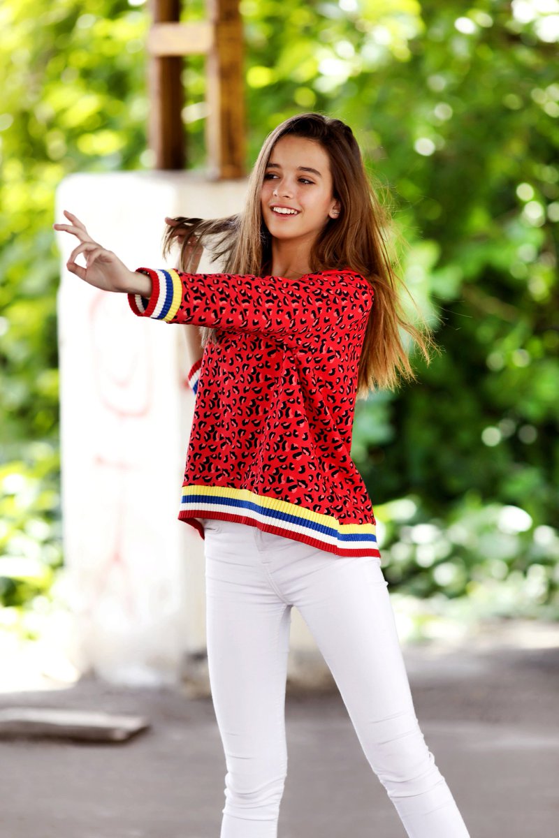MariaQMCJ3's tweet photo. Todo verano tiene su historia.....cual será la de este?
Outfit con mi nuevo suéter de #lunaresenmayo y pantalón blanco pitillo @Bershka_ES
#merriers #fashionmodels #fashionkids #trifashion #casual #laredoute #minimodels #fashionblogger #iloviu 🐞 https://t.co/5HPrpqhNIO