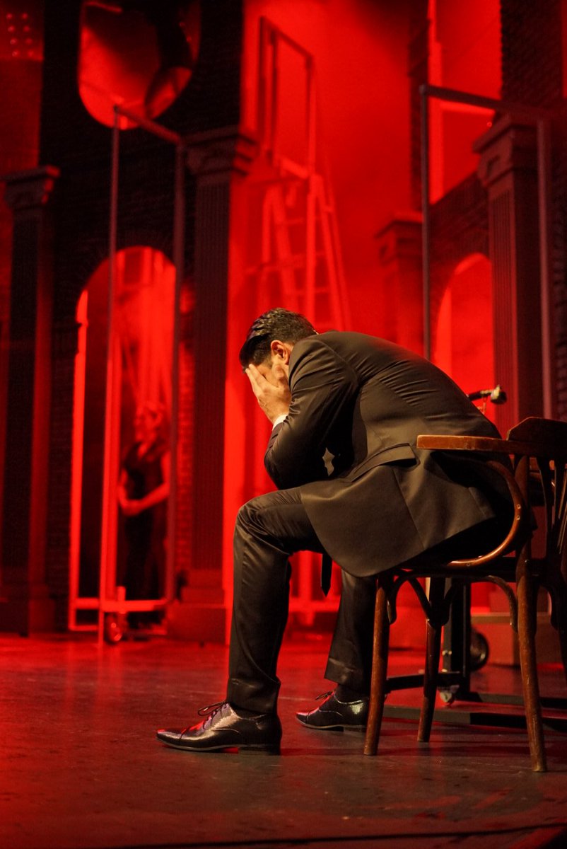 musicalnine's tweet photo. ¿Qué le pasa a Guido Contini? 🤔 
Desde el día 7 de #junio nos lo cuenta en Madrid. ¿Ya tienes tus entradas? 🎶 
#NineMusical #musical #Madrid #teatro #planocio https://t.co/KPCWbREURC