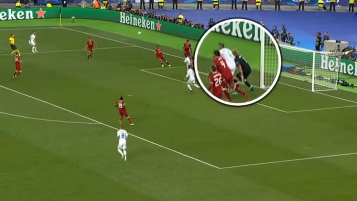BOMBA: Karius se sometió a una TAC cerebral en USA por el alevoso codazo de Ramos y los resultados arrojaron que sufrió conmoción cerebral durante el partido y afectó su visión. El golpe fue 2 minutos antes de su primer error. El informe: bit.ly/2Hhhemc #ChampionsLeague