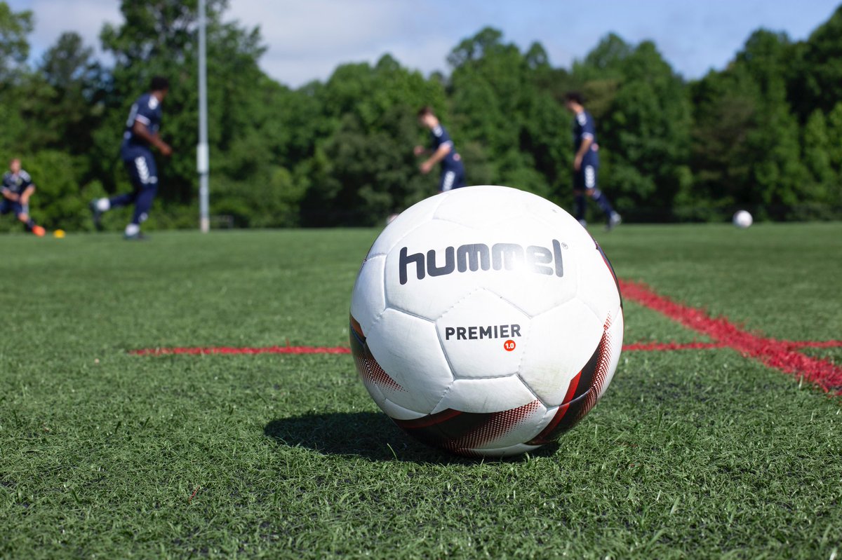 Prep4Pro's tweet photo. First day of training is underway!
Players were debriefed by Raith Rovers manager Barry Smith before heading to the pitch. Preparation for Tuesdayβs friendly versus @C_VilleFC is in full swing.
#hummel #soccer #hummelusa #prep4pro #soccertraining https://t.co/VUDblcvWiF