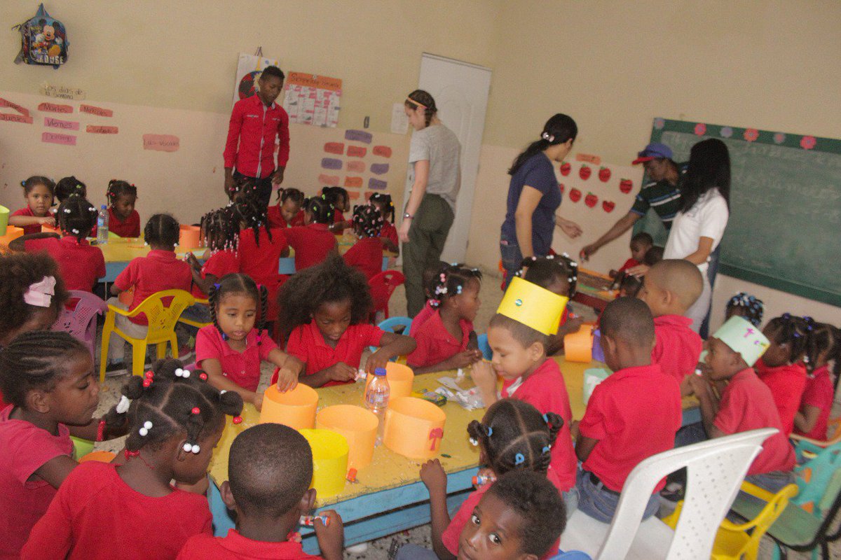 VisionTrustRD's tweet photo. La semana pasada pudimos visitar dos de nuestros centros junto a los jóvenes de @crutweets, quienes visitaron nuestro Centro de Educación y Desarrollo Integral  (CEDIN) en Comendador, Elías Piña y el Colegio Psicopedagógico Antoine en el Ensanche Altagracia, Santo Domingo. https://t.co/Sv0wq41GXf
