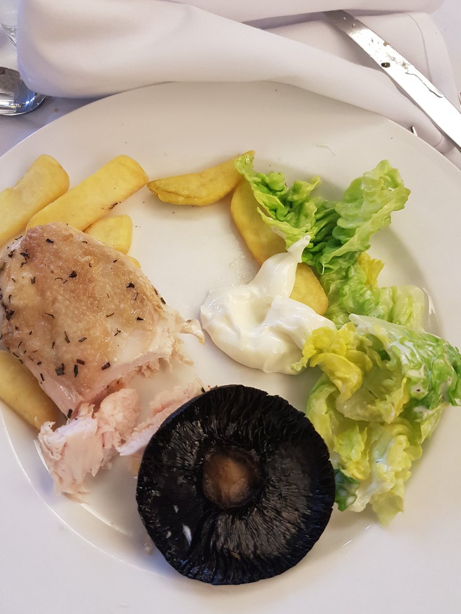 Aaron__Jones's tweet photo. @GordonRamsay... out for a meal in a posh restaurant and they served this... what do you think? https://t.co/7jDMhxKvDa