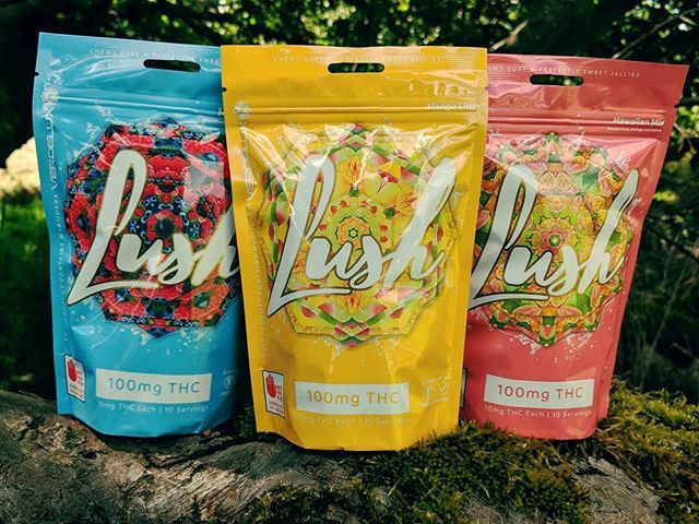 Buds_SOS's tweet photo. It's Monday again... Edibles, Tinctures &amp; Topicals are on sale! Click the link in our bio to order online!
.
.
.
@verdelux502
#pnw #dopemagazine #bellingham #ferndale #seattle #washington #indica #sativa #hybrid #cannabis #nwleaf #weedstagram420 #marijua… https://t.co/FpxcOsepqk https://t.co/1SFTSu3b5p