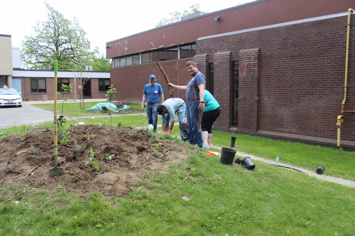 Variety_Ontario's tweet photo. Last Saturday, over 60 volunteers from @Rogers spent the day volunteering at Variety for this year's #GiveTogether Volunteer Day! Thank you for all your hard work around our facility and we hope you learned something new about accessibility and inclusivity! #AllAbilityFacility https://t.co/2XVwlxOQ1p
