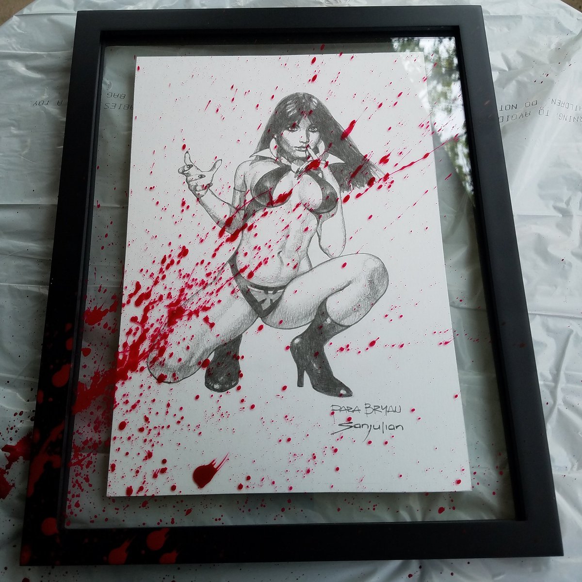 bd_characterlab's tweet photo. Got my Sanjulian Vampirella sketch, decided to splash some blood on the frame...I dig it! #sketchcollector https://t.co/YIv0fVsEwT