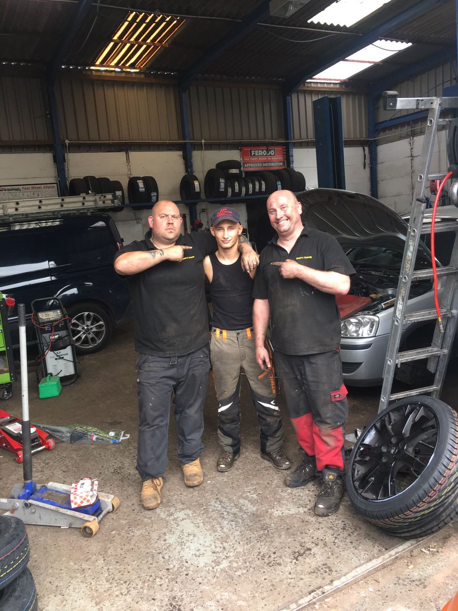 JamesProbert5's tweet image. facebook.com/edgeysgarage/?…
Big Thankyou to Edgey's garage for sponsoring me to help me on my boxing journey 🥊 @WelshBoxing #Wales #Future #Beginning 🥊👊