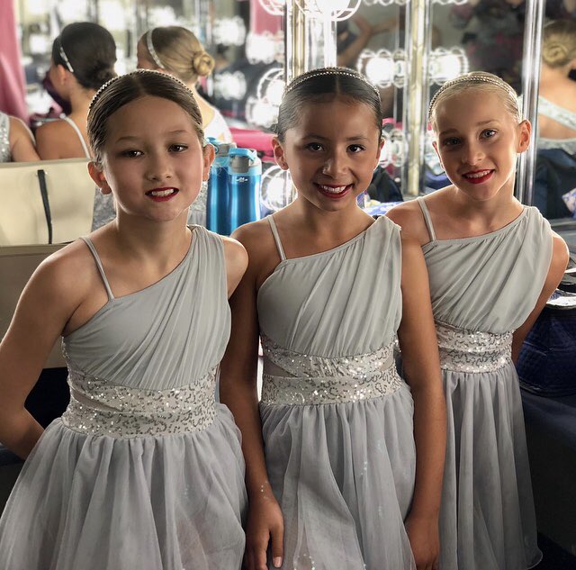 LittleKaty2's tweet photo. @argelia_atilano Felicidades a tu  princesa. Mi Kamilah también tuvo su recital🤗❤️👏🏾👏🏾👏🏾 https://t.co/rn1AcsDXj1