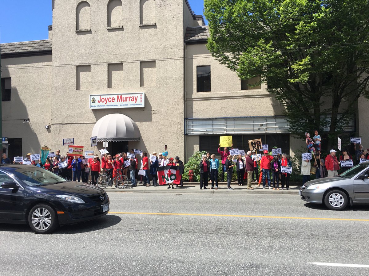 WCELaw's tweet image. Amazing turnout outside @joycemurray office for Vancouver-Quadra to rally against the #KMBailout! #StopKMBuyout #ifihad4billiondollars #bcpoli #cdnpoli