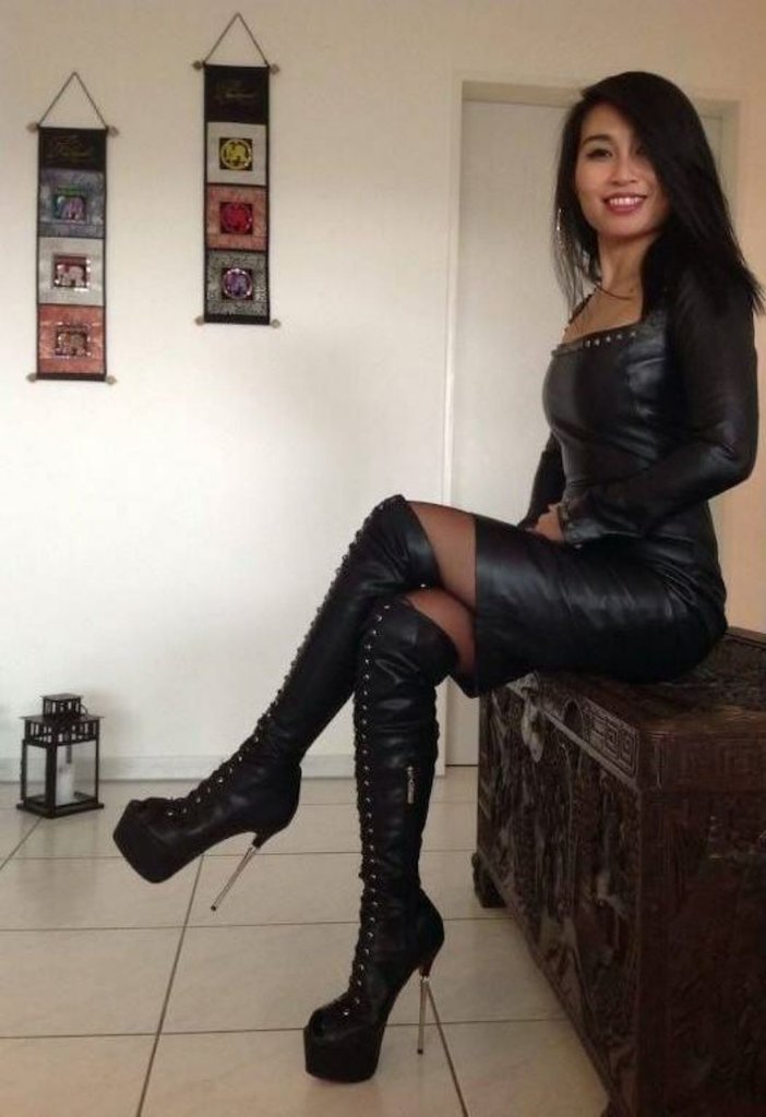 Stiletto [xpost /r/ ladiesinleather] #babesinboots #boots #sexy #hot #legs #babes