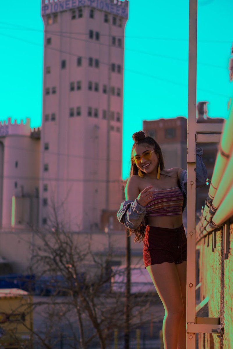 angelcintron_'s tweet photo. Me tryna hide the fact that I’m hella high off the ground and I feel like I’m gonna fall🙃 @therealcap_pj  encouraged me to be a rebel for pics or whateva🤷🏽‍♀️ https://t.co/FyPWPTywkV