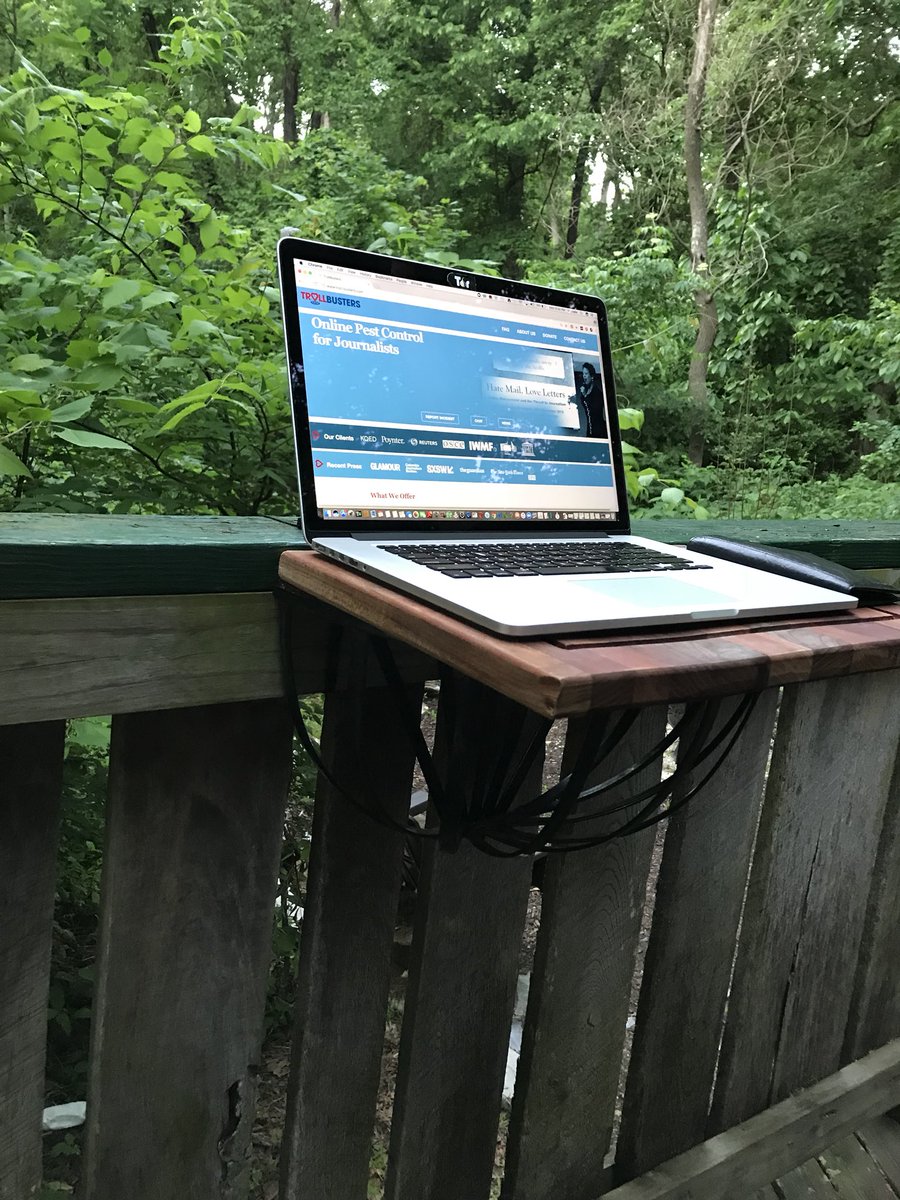 mediaghosts's tweet photo. My outdoor office standing desk. #afroengineering #femginuity https://t.co/JzYnuBGbPo