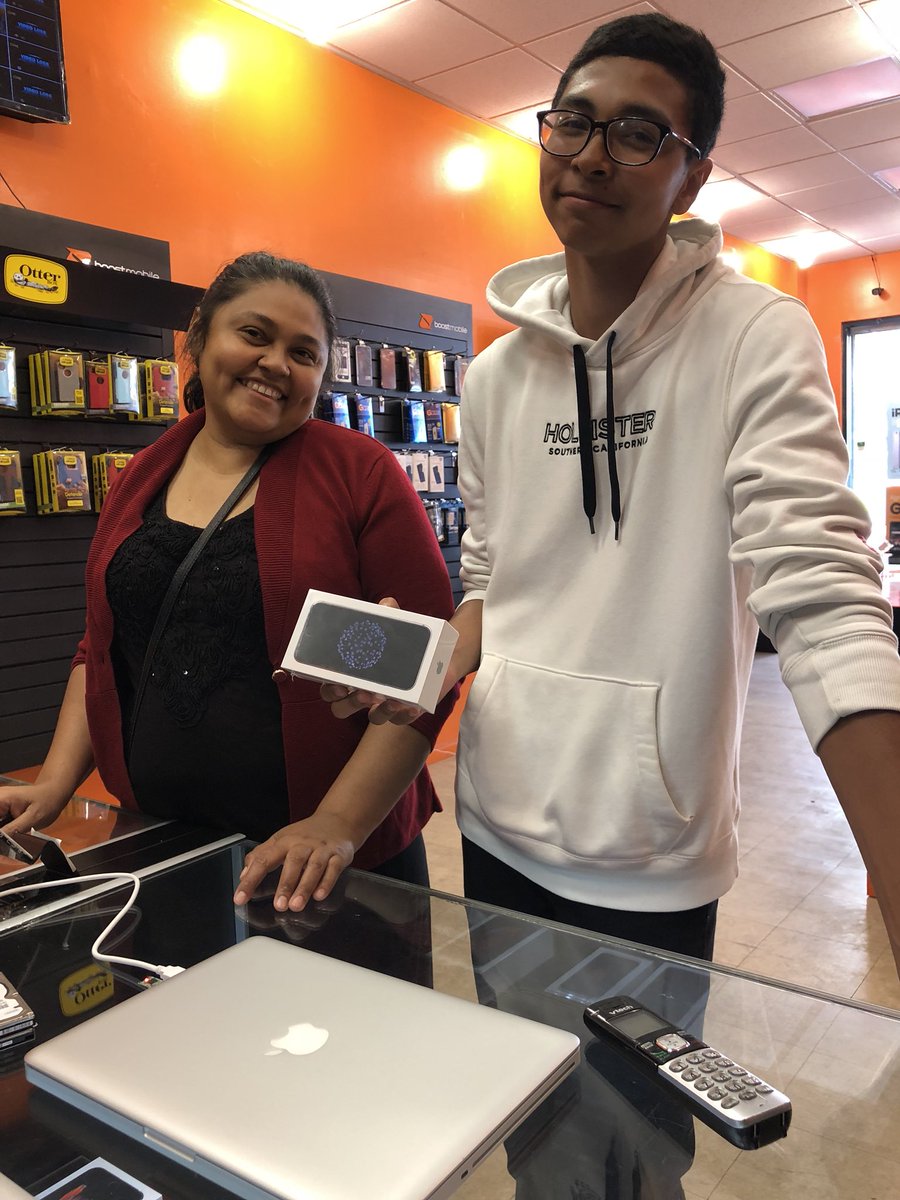 rufisafoguy2975's tweet photo. A sad son  came in left with the biggest smile ever #teamiphone #boost unlimited @hyperlinkusa @BoostMobile372 @tonytwiters @mohin_nets @luishyperlink @MattMcD76227033 @ https://t.co/qEljWs1FCs