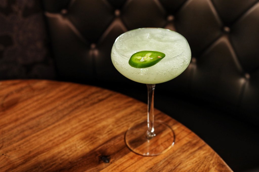 The Last Worm 🐛 jalapeños, green chartreuse, lime, luxardo maraschino, mezcal. Monday, it will all be okay... 👌

#HappyHour Mon-Fri (5- 7pm)
Rotating Mule $6
El Chingadera $7
Old Fashioned $8
#🍷$8 #🍺 $5

#arbellachicago #drinktheworld #neighborhoodbar #cheerstomonday