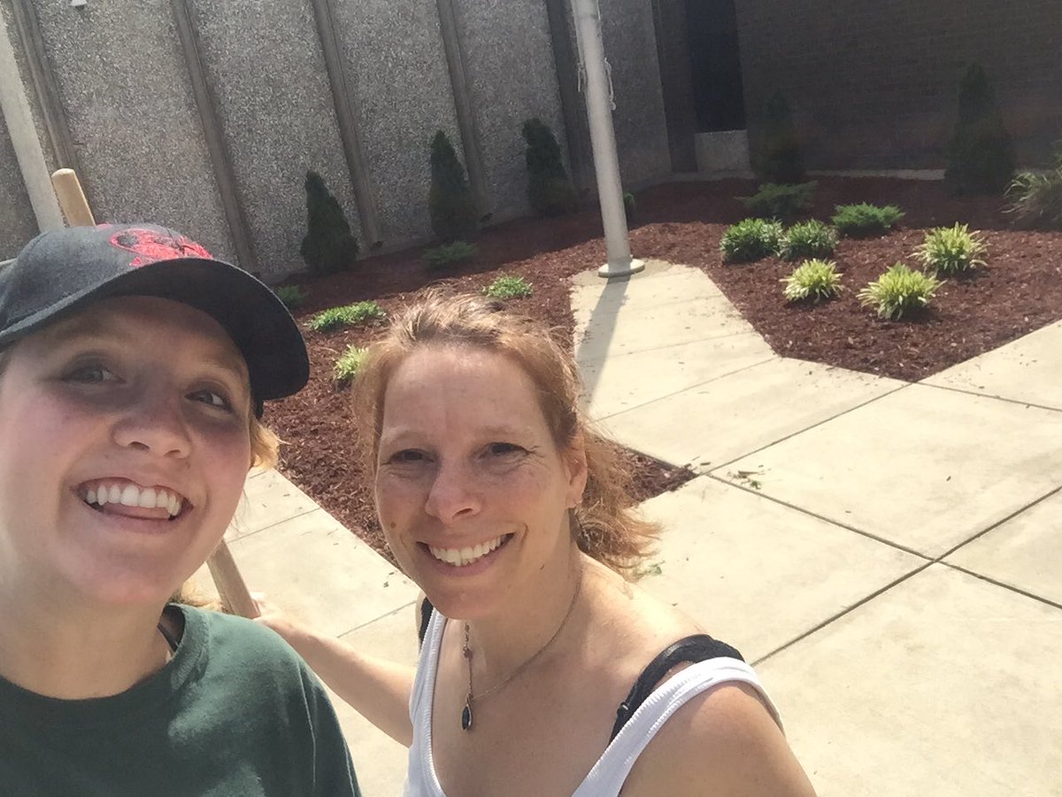 Abby_Frisch's tweet image. Sprucing up the front entrance with some nice new mulch! #YourSalisbury #beautificationprojects