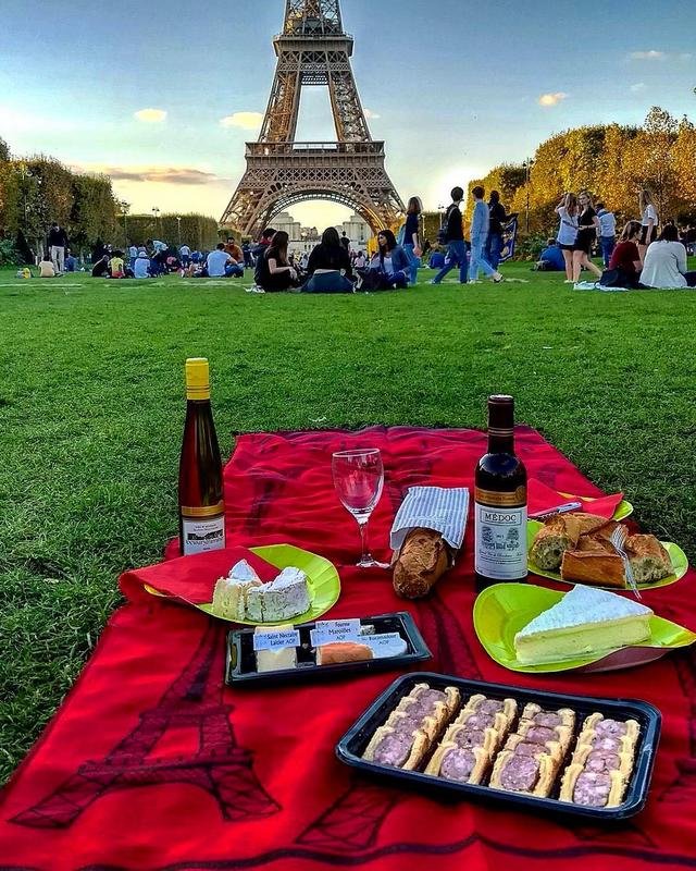 AutumnPriscilla's tweet image. How every day should end 🗼🇫🇷🍷 Glass of wine in front of the Tour Eiffel* 😍 . . .@guerrilleroculinario #eiffeltowerselfie #eiffeltoweraddict #eiffeltowerview #eiffeltowerparis #eiffeltower #hello_france #instagood #loves_paris #thisisparis #travel #visitparis #france #paris #