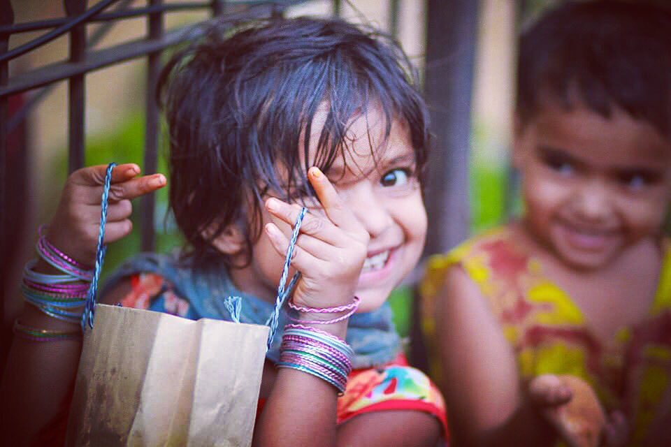 BhaatBank's tweet photo. Priceless. All the hard work is worth it to see that smile. 
#Children #everychild #smile #hungry #endhunger #worldhungerday #nonprofit #charity #bangladesh @bdidentity @ExtraFoodDotOrg https://t.co/69ClfCvqsT