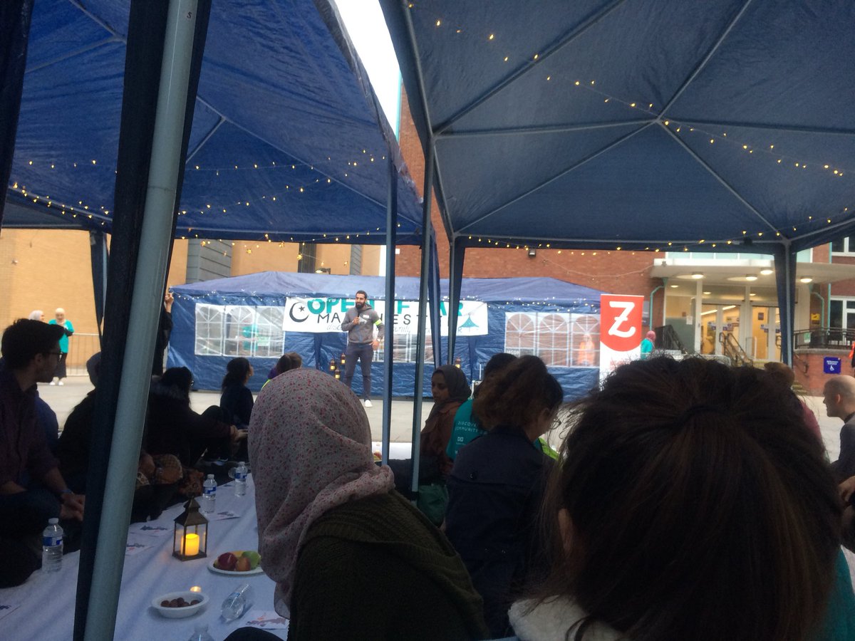 At #OpenIftarMCR 💜 Great community event!! Thank you <a href="/RamadanTent/">Ramadan Tent Project</a> and volunteers from #TheUniversityofManchester !