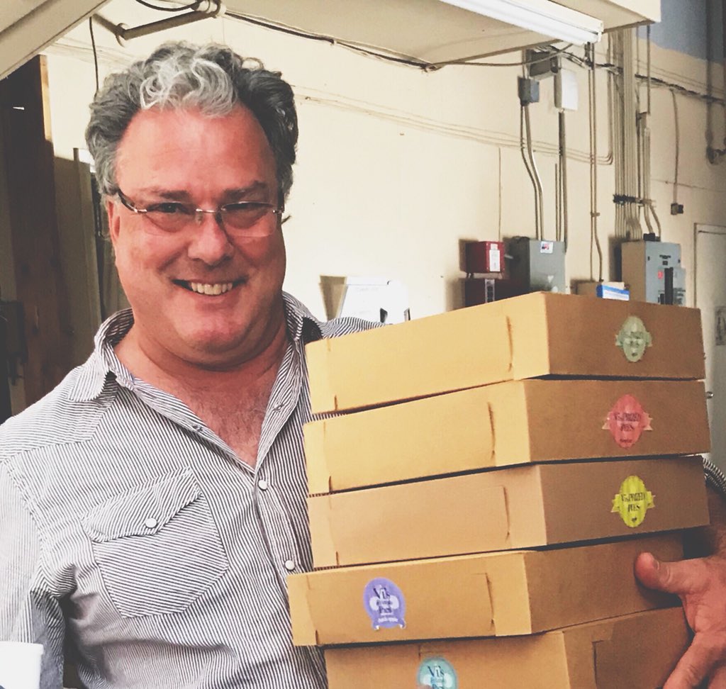 DeManeDavis's tweet photo. #QueenSugar #ArtDirector & #Pieman #JohnSanchez #VisPrizedPies #MeetTheCrewMonday @QueenSugarOWN #newepisode #Wednesday @OWNTV https://t.co/WTWbtapvYB