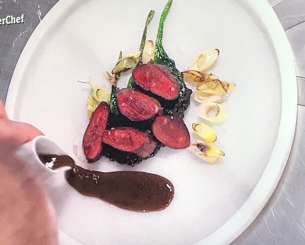 LuisCorpas's tweet photo. Bueno pues...#JonLaRoca @JonMChef6 hizo lo que debía, correctamente, de frente!
Cómo se dice por aquí!
Pa comerte la cara!
#AúpaJon #MasterChef https://t.co/YxyDY6LxrB