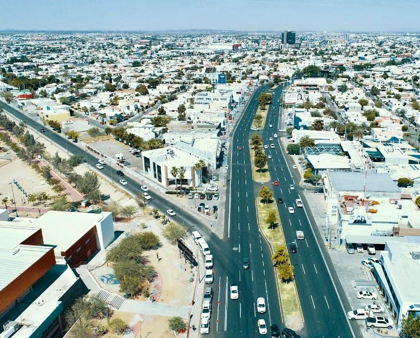 ClaudiaPavlovic's tweet photo. Se encuentra ya en completo funcionamiento la vialidad del Navarrete y Reforma. Esta es una de las trece obras que se realizan en la capital sonorense, para mejorar la calidad de vida de los habitantes y dar más seguridad a conductores, ciclistas y transeúntes. https://t.co/oGTkkbya3w
