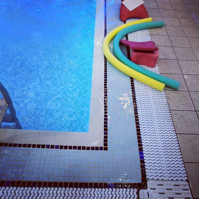 emilyaltneu's tweet photo. Rehab in the pool earlier #aquatherapy #rehab #hipsurgery #hiparthroscopy Thank you @ahallphysio for all the great exercises. https://t.co/biLK0iCdvM https://t.co/31XnUMxVrW